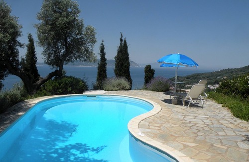 Loutraki Villa | Villa Thalia, piscina privada, ubicada entre Palio Klima y Glossa, Skopelos