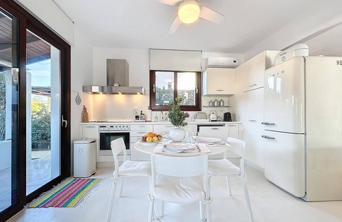 Plepi Villa | Villa 'The White By Seaviews' con vistas al mar, Wi-Fi y aire acondicionado