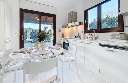 Plepi Villa | Villa 'The White By Seaviews' con vistas al mar, Wi-Fi y aire acondicionado