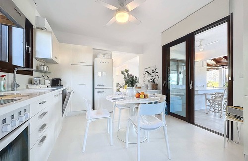 Plepi Villa | Villa 'The White By Seaviews' con vistas al mar, Wi-Fi y aire acondicionado