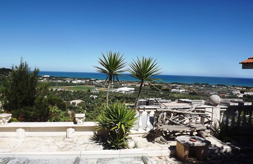 Chiesiola Villa | Villa a mil quinientos metros del mar situada en una colina panorámica.