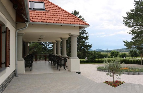 Gyulakeszi Cama Y Desayuno | Villa Tolnay Vendégház