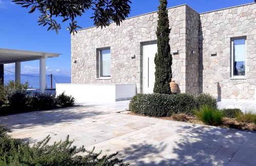 Kilada Casa | Villa Tranquility - Walk to the Beach with Infinity Pool
