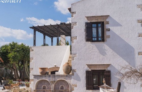 Sternes Villa | Villa Tzivaeri antigua mansión, gran patio privado, barbacoa, cerca del aeropuerto para 8+