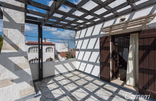 Sternes Villa | Villa Tzivaeri antigua mansión, gran patio privado, barbacoa, cerca del aeropuerto para 8+