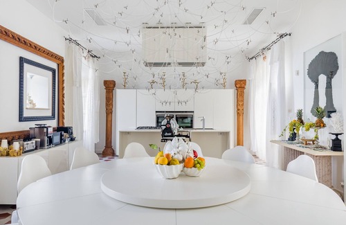 Taormina Villa | Villa Urbis, luxury villa in the heart of Taormina with swimming pool & jacuzzi.