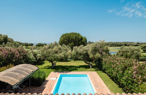 Benalup-Casas Vieja Casa | "Villa Vainilla on the golf course" con piscina, Wi-Fi y jardín