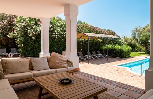 Benalup-Casas Vieja Casa | "Villa Vainilla on the golf course" con piscina, Wi-Fi y jardín