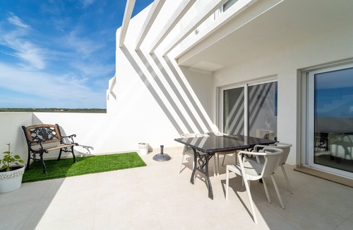 Aljezur Villa | Villa 'Vale Terra Mar' cerca de la playa con vistas al mar, terraza y Wi-Fi