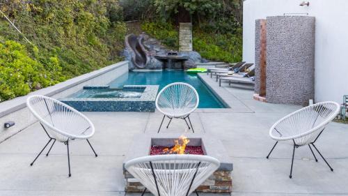 Hidden Valley Casa | Villa Valencia by AvantStay Entertainers Dream w Outdoor Kitchen Spa Views