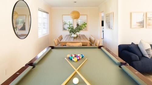 Hidden Valley Casa | Villa Valencia by AvantStay Entertainers Dream w Outdoor Kitchen Spa Views