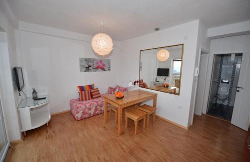 Velestovo Apartamento | Villa Velestovo