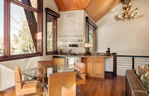 Aspen Casa | En la ciudad, 6 Dormitorio Mountain Home con Patio privado, Bañera de hidromasaje y Vistas