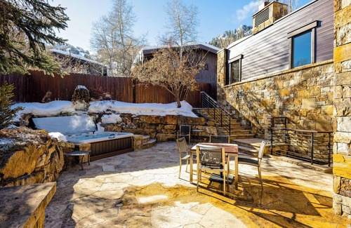 Aspen Casa | En la ciudad, 6 Dormitorio Mountain Home con Patio privado, Bañera de hidromasaje y Vistas
