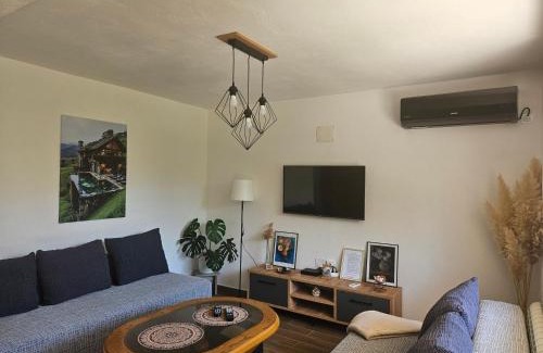 Pestani Casa | ,Villa Vera" Peshtani
