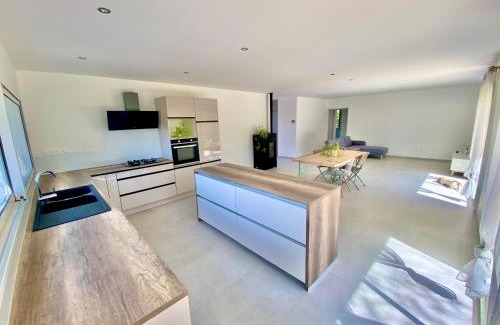 Sisteron Casa | Villa Verde Modern
