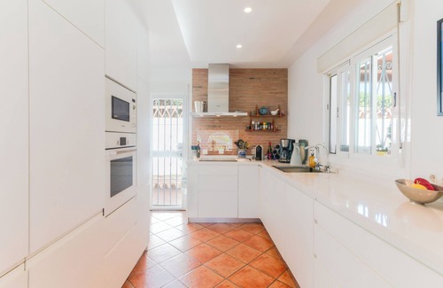 Urbanizacion Costabella Villa | Villa 'Viking' con vistas al mar, Wi-Fi y aire acondicionado
