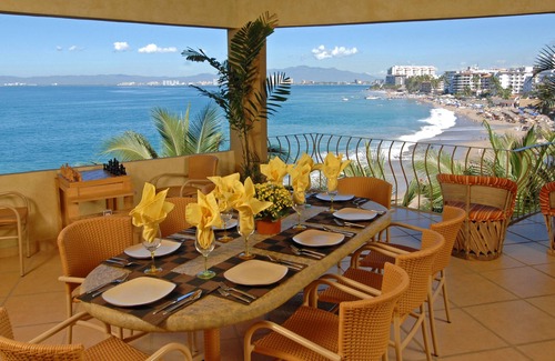 Amapas Villa | Villa privada frente al mar de 3-4 habitaciones con personal, piscina y la mejor ubicación en Puerto Vallarta