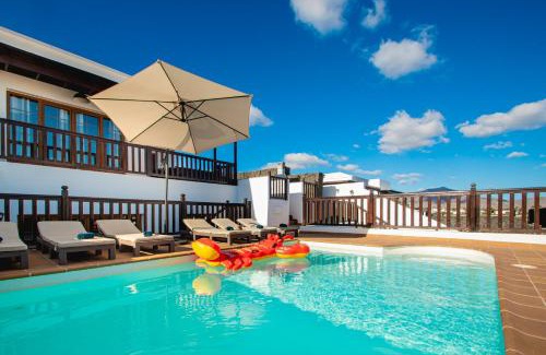 Playa Blanca Villa | Villa Vista Rey - 6 Bedroom - Heated Pool - Amazing Views - Pool Table - Vista Lobos - Playa Blanca