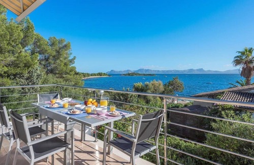 Alcanada Villa | Villa 'Vistafar ' con vistas al mar, Wi-Fi y aire acondicionado