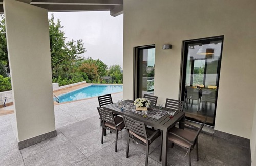 Colico Piano Casa | Villa Vittoria - POOL