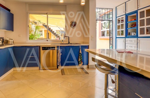 Inezgane Villa | Villa-De Lujo-Baño para personas con movilidad reducida-Terraza-Villa Warda -...