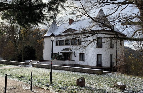 Friedrichroda Condominio | Villa Warzenburg, apartamento 3 con vista al spa y al bosque, incl. Fi