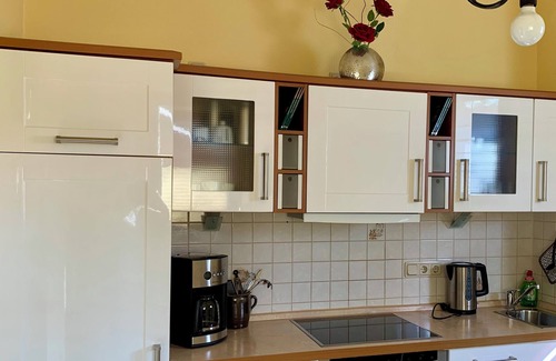 Friedrichroda Apartamento | Villa Warzenburg, apartamento 1 con vistas panorámicas a la montaña del Rennsteig, incl. Fi