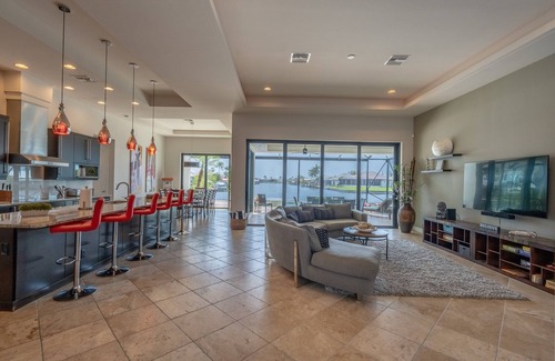 Pelican Casa | Villa Waterview con piscina y spa en el SO de Cape Coral