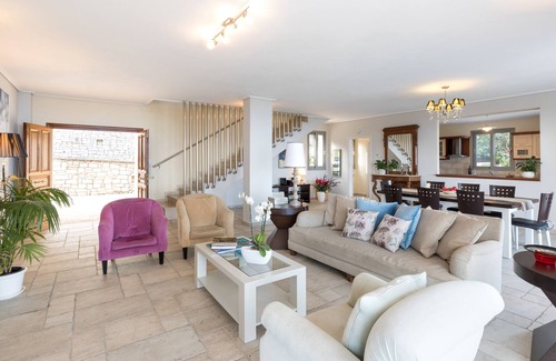 Petaleia Villa | Villa Whitestone by Rodostamo Collection