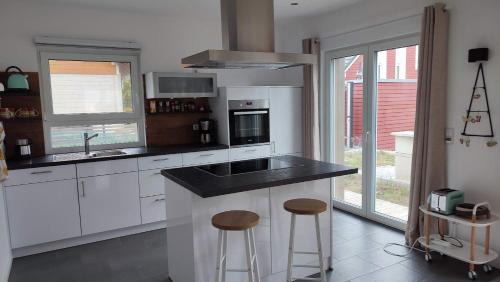 Rheinsberg Casa | Villa Wildrose mit Sauna und Beachfußballplatz