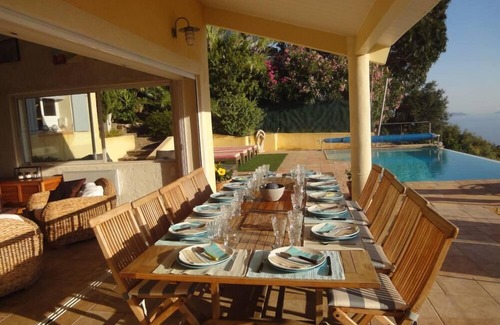 Le Rayol Villa | Villa con piscina privada, vista mágica, calma absoluta.