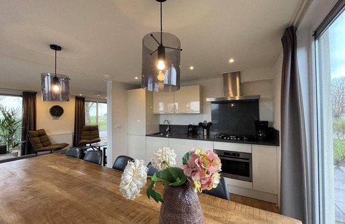 West-Graftdijk Casa | Villa with 5 bedrooms and 2 bathrooms
