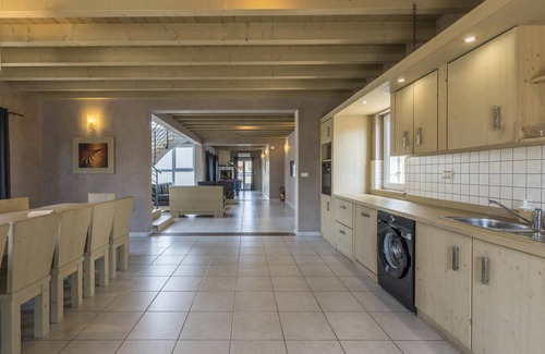 Premantura Casa | Villa de lujo con piscina climatizada, jacuzzi y sauna, cerca de la playa.