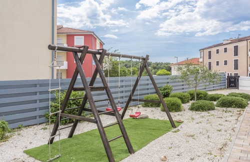 Premantura Casa | Villa de lujo con piscina climatizada, jacuzzi y sauna, cerca de la playa.