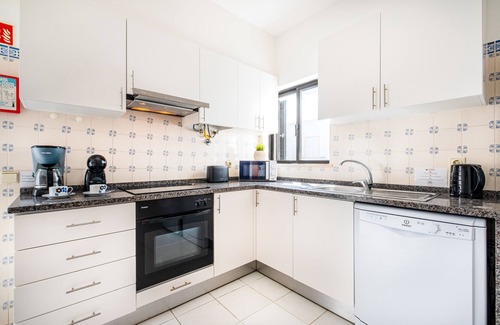 Gale Villa | Villa with BBQ & rooftop near the beach, Galé