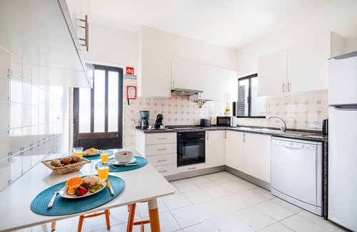 Gale Villa | Villa with BBQ & rooftop near the beach, Galé