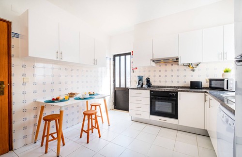 Gale Villa | Villa with BBQ & rooftop near the beach, Galé