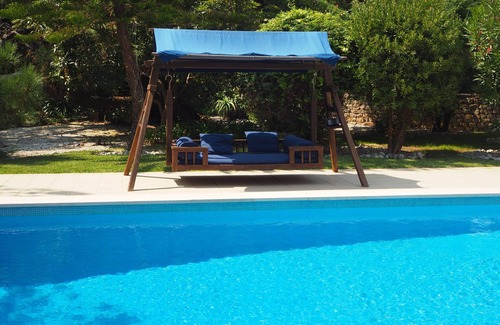 Praia del Rei Villa | Libros, sol, cama columpio, piscina privada climatizada y amplio jardín para que disfrutes