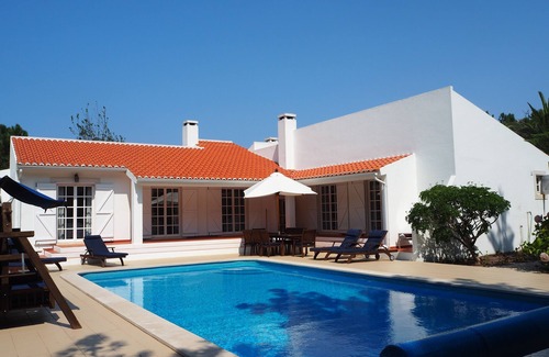 Praia del Rei Villa | Libros, sol, cama columpio, piscina privada climatizada y amplio jardín para que disfrutes