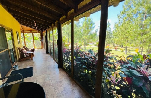 San Antonio Villa | Villa con aire acondicionado y piscina en Mountain Pine Ridge