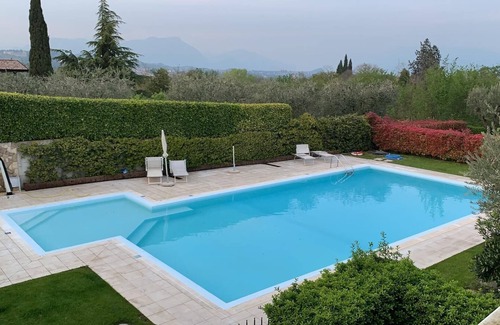 Lonato del Garda Villa | Villa con jardín y piscina para unas vacaciones relajantes en el lago de Garda