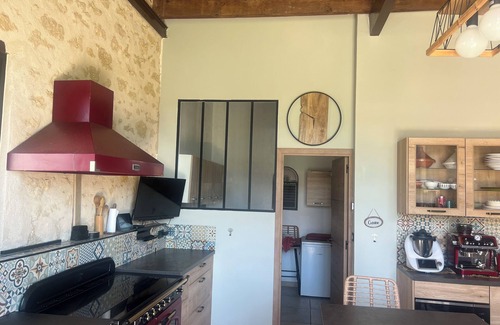 Salon-de-Provence Casa | Villa with heated pool, Fiber, located in a quiet area.