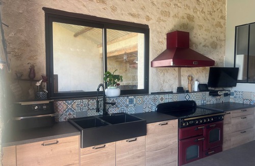 Salon-de-Provence Casa | Villa with heated pool, Fiber, located in a quiet area.