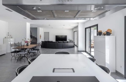Cuges-les-Pins Villa | Villa Koï con piscina climatizada, spa, gimnasio y sala de cine - 8 personas