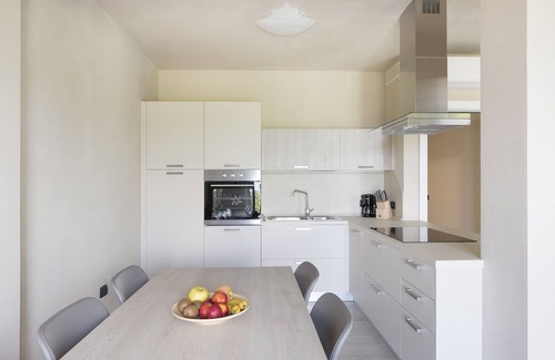 Toscolano Maderno Villa | Villa con parque, piscina privada y hermosa vista al lago.