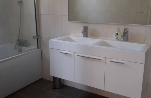 Bedarieux (ornac) Villa | Villa con piscina y apartamento, impresionantes vistas a las afueras de una ciudad.
