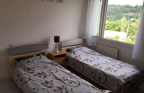 Bedarieux (ornac) Villa | Villa con piscina y apartamento, impresionantes vistas a las afueras de una ciudad.