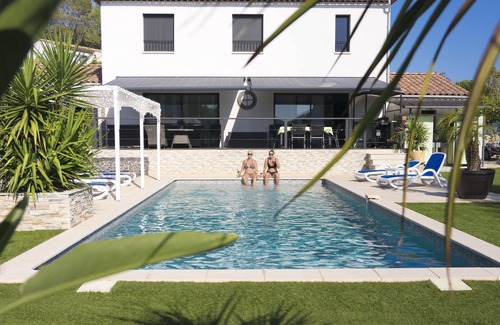 Bagnols-en-Foret Villa | Villa con piscina para los más exigentes.