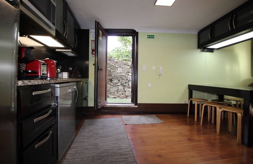 Braganca Casa | Villa con piscina, 3 dormitorios, 2 baños, cocina, terraza y jardín.